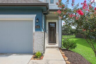 7325 Hinsdale Dr in Pasadena, TX - Foto de edificio - Building Photo