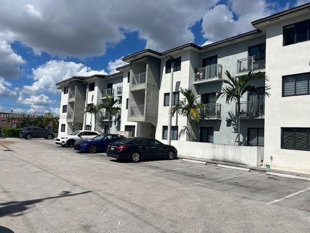 885 E 1st Ave in Hialeah, FL - Building Photo