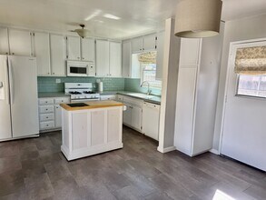 6672 Eldridge St in San Diego, CA - Building Photo - Building Photo