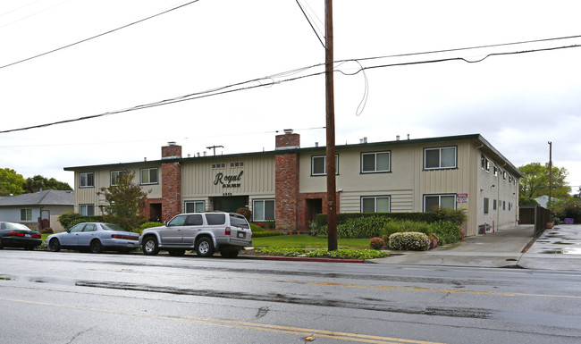 Royal Arms Apartments in Santa Clara, CA - Foto de edificio - Building Photo