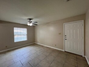 2720 Camelot Dr in Laredo, TX - Building Photo - Building Photo