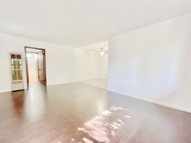 10860 Blix St in North Hollywood, CA - Building Photo