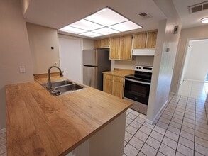 1236 SE 24th Ave in Cape Coral, FL - Building Photo - Building Photo
