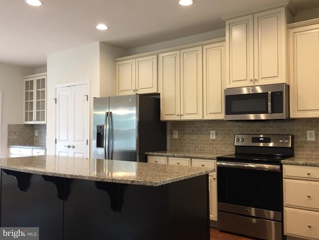 10749 Hinton Wy in Manassas, VA - Building Photo - Building Photo