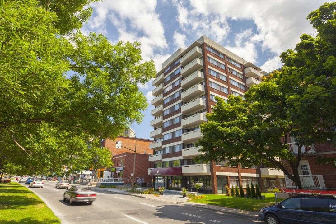 Cote-des-Neiges Apartments in Montréal, QC - Building Photo