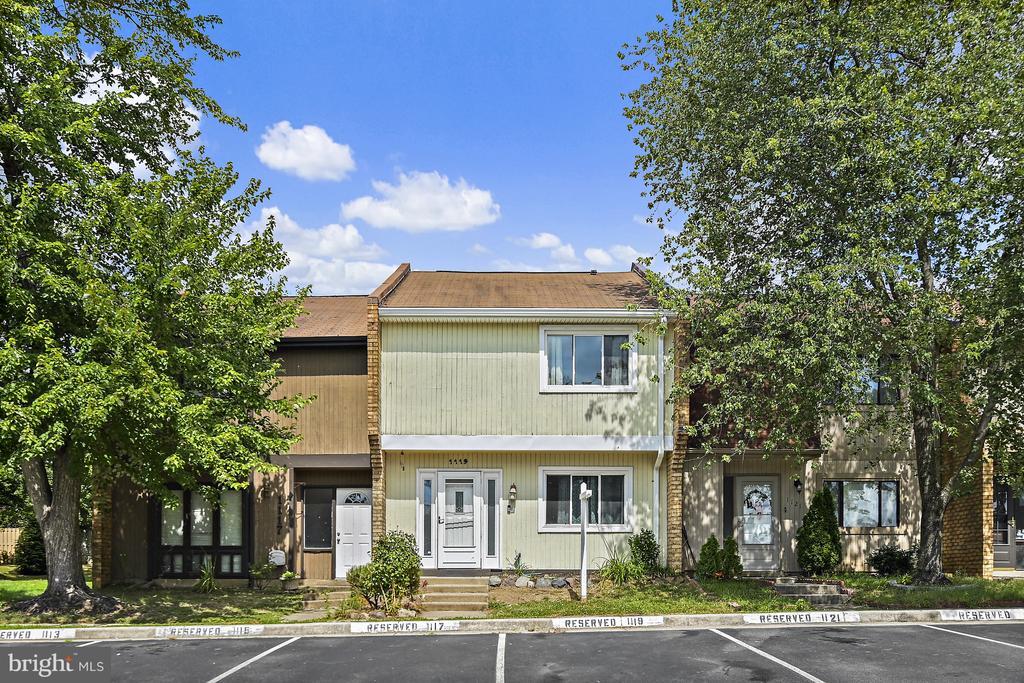 1119 Shannon Pl in Herndon, VA - Building Photo