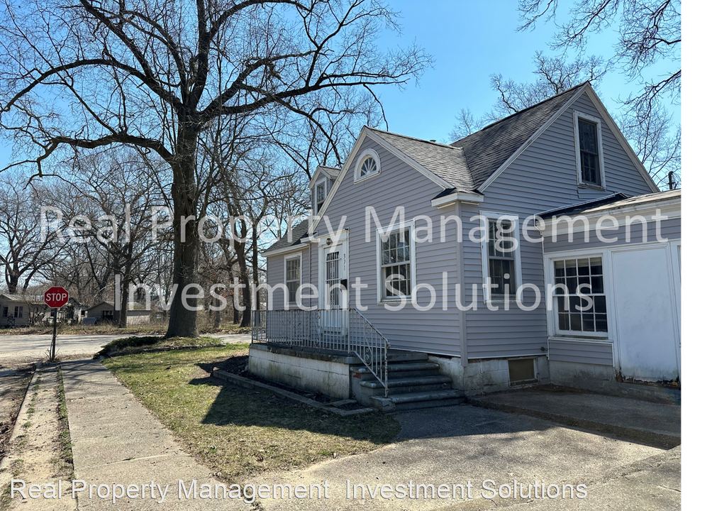 371 E Columbia Ave Photo