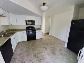 Close proximity to City Park! in Fort Collins, CO - Building Photo - Building Photo