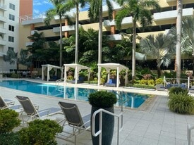18800 NE 29th Ave, Unit 4 in Miami, FL - Building Photo