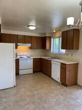 2829-2831 Applewood Ln in Eugene, OR - Building Photo - Building Photo