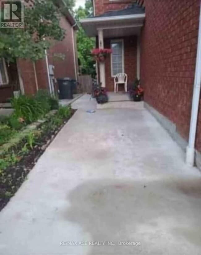 1198 Prestonwood Crescent in Mississauga, ON - Building Photo - Building Photo