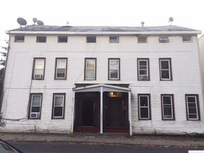 223-225 Allen St in Hudson, NY - Foto de edificio - Building Photo