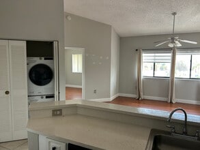 2550 SW 18th Terrace, Unit 2311 in Fort Lauderdale, FL - Building Photo - Building Photo