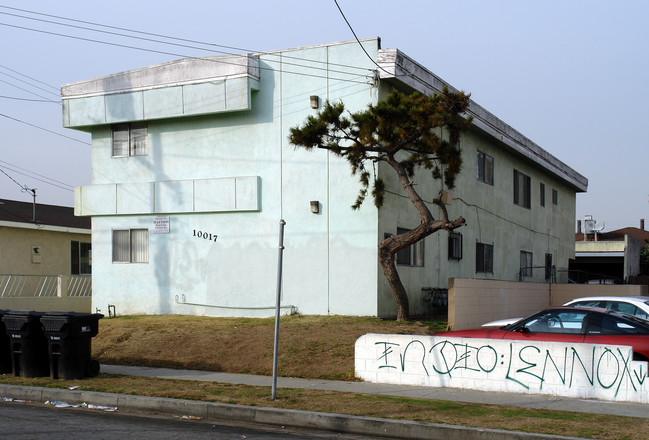 10017 Dalerose Ave in Inglewood, CA - Foto de edificio - Building Photo