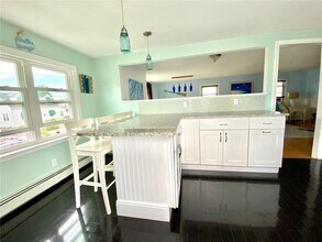 85 Eustis Ave in Newport, RI - Building Photo - Building Photo
