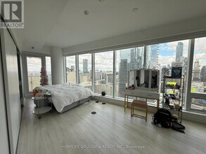 197 Yonge St in Toronto, ON - Building Photo - Building Photo