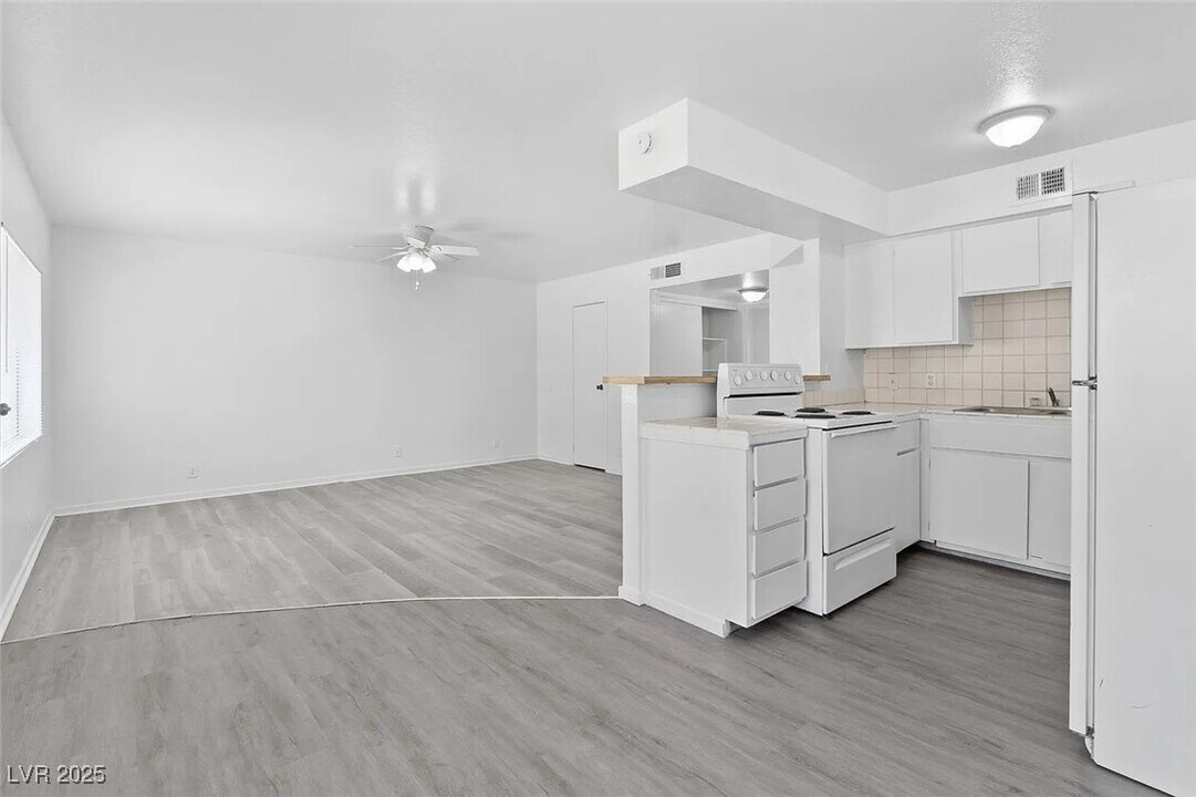 1812 Fulstone Way in Las Vegas, NV - Building Photo