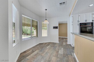 815 Stillwater Ln in Henderson, NV - Building Photo - Building Photo