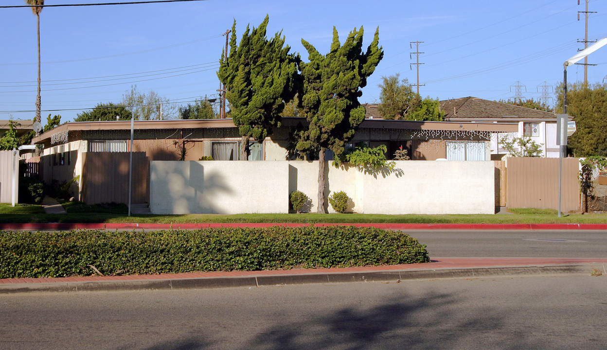 8431 Warner Ave in Huntington Beach, CA - Building Photo