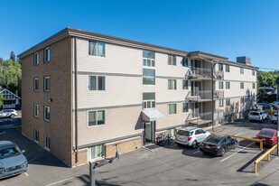 615 1st Ave NW in Calgary, AB - Building Photo