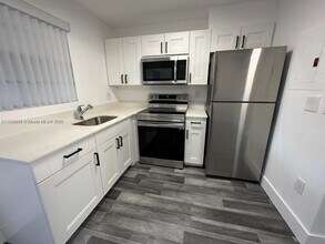 7510 SW 152nd Ave in Miami, FL - Foto de edificio - Building Photo