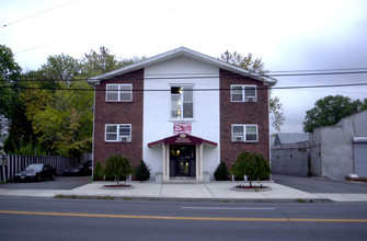 Reina Apartments in Roselle, NJ - Building Photo - Building Photo