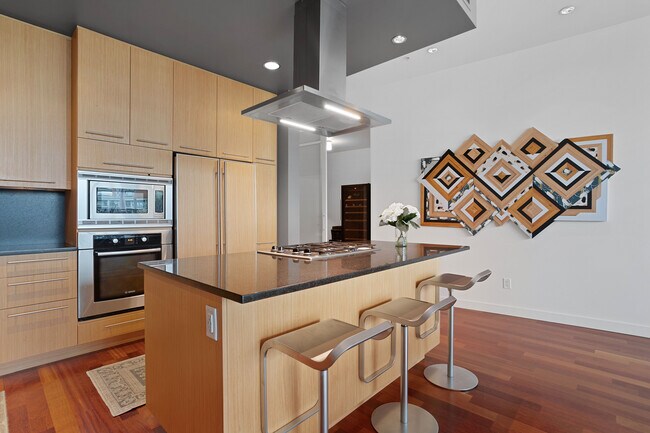 949 NW Overton St in Portland, OR - Building Photo - Building Photo