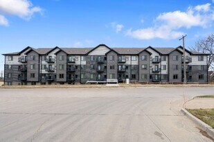 Coral North Apartments in Coralville, IA - Building Photo
