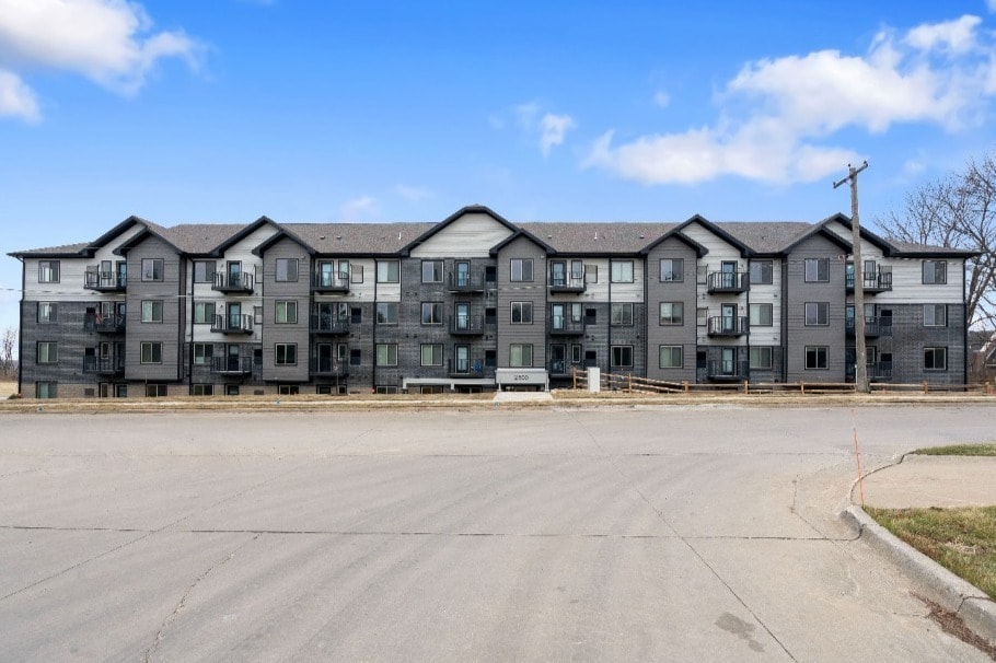 Coral North Apartments in Coralville, IA - Foto de edificio