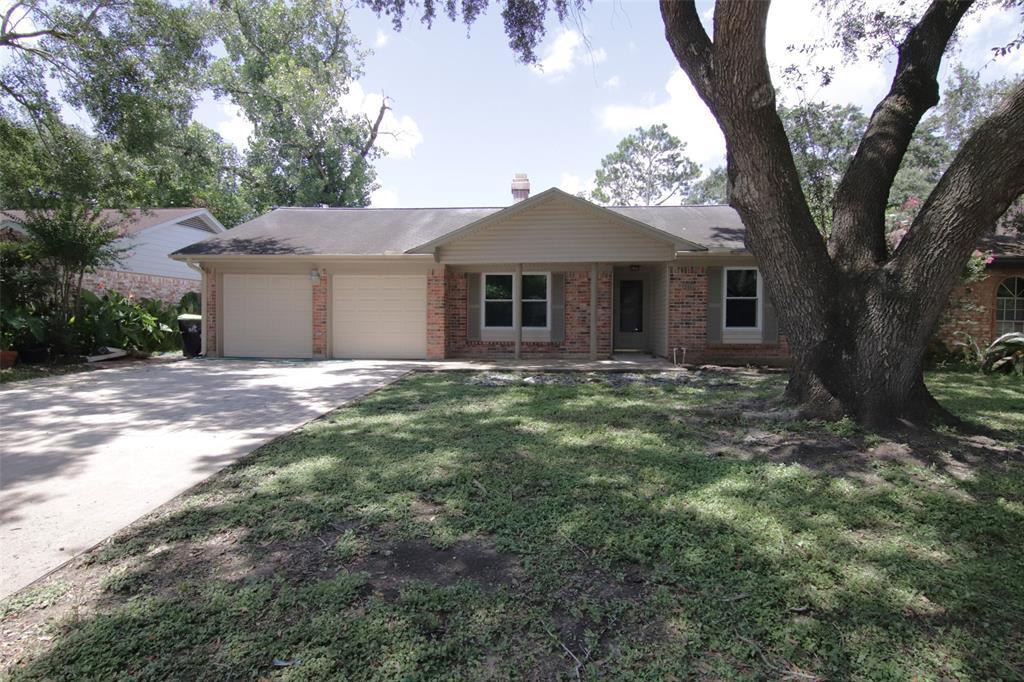 2111 Adams St in Missouri City, TX - Building Photo