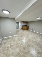 10002 92nd Ave, Unit Studio in Richmond Hill, NY - Foto de edificio - Building Photo