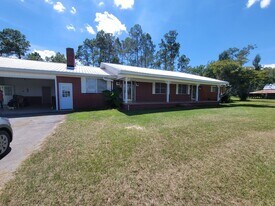 1351 Old Ray City Rd in Nashville, GA - Building Photo