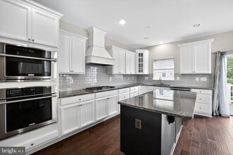 7049 Banbury Dr in Elkridge, MD - Building Photo - Building Photo