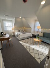 47 Kilsyth Rd, Unit 47A in Brookline, MA - Foto de edificio - Building Photo