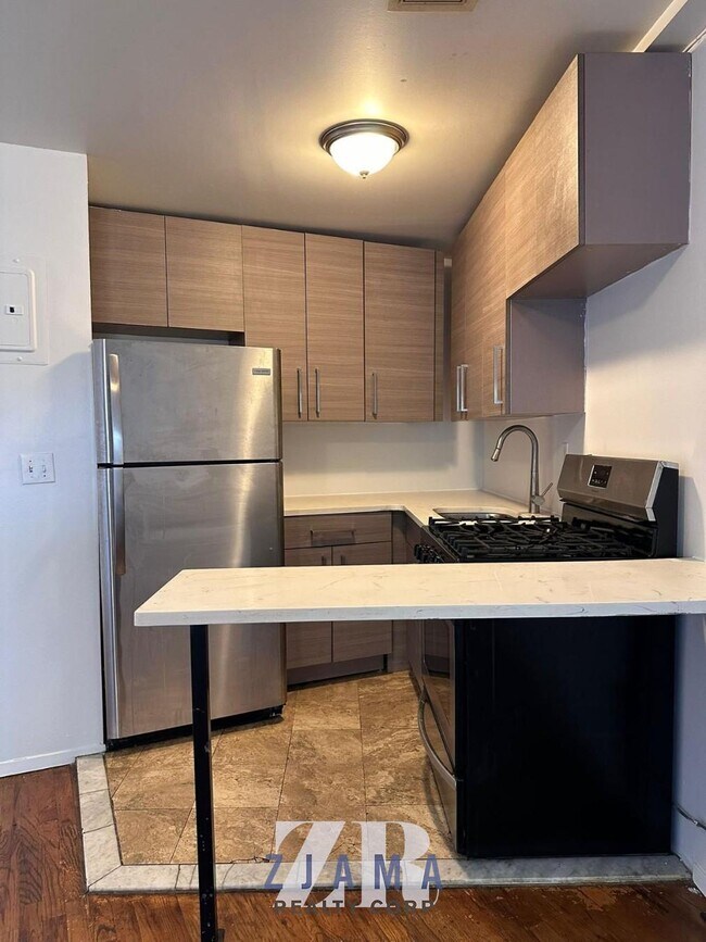 1001 Fulton St in Brooklyn, NY - Building Photo - Building Photo