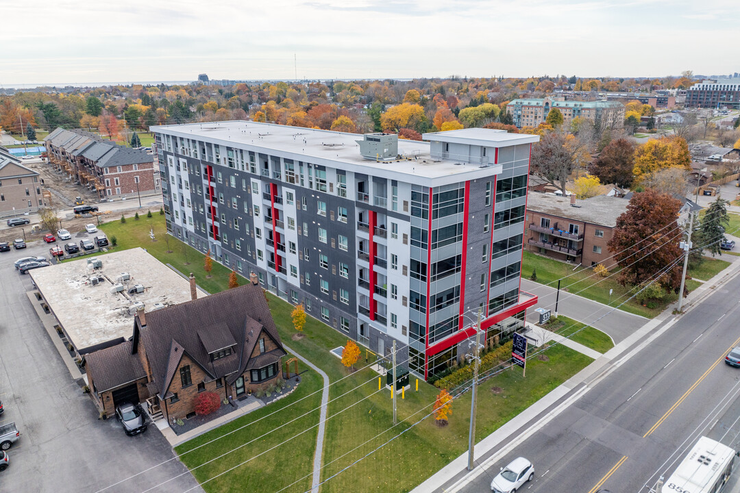 513 Dundas Street East in Whitby, ON - Building Photo