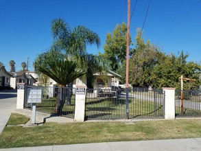 332 McCord Ave in Bakersfield, CA - Foto de edificio - Other