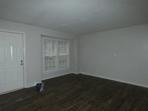 8808 Orchard St in Pleasant Valley, MO - Building Photo - Building Photo