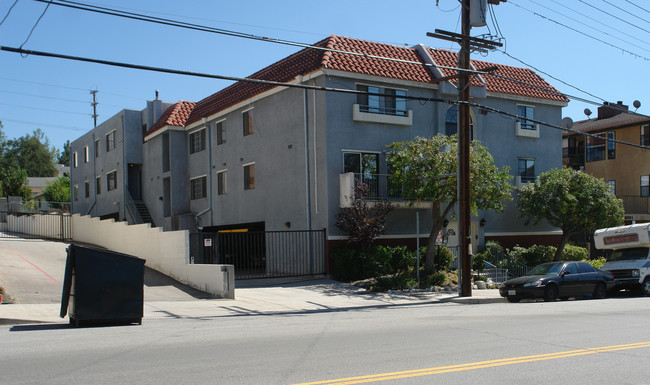 Tujunga Manor in Tujunga, CA - Foto de edificio - Building Photo