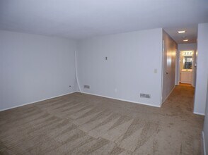 5523 Adobe Falls Rd-Unit -1 in San Diego, CA - Building Photo - Building Photo