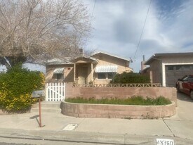 43360 7th St E in Lancaster, CA - Building Photo