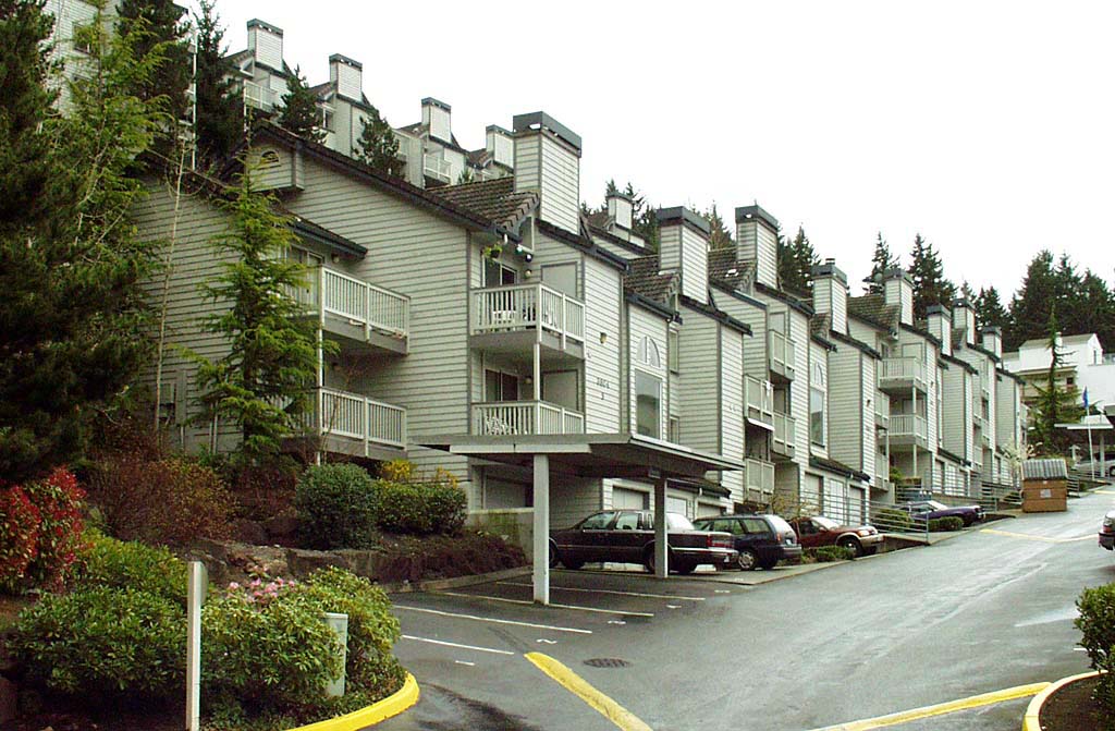 Sterling Heights Condominium in Bellevue, WA - Building Photo