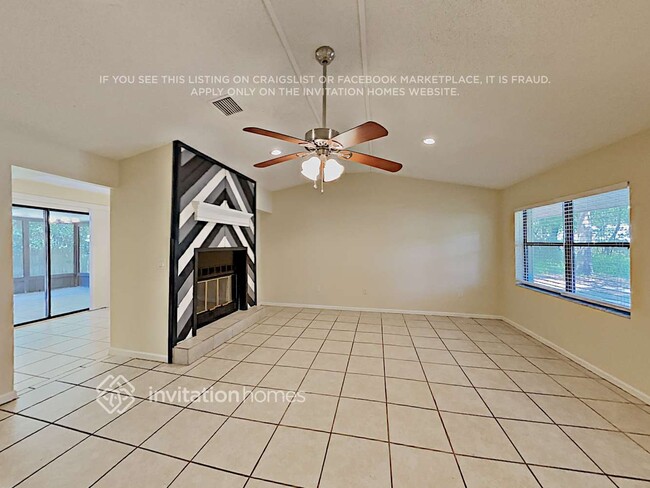 25535 Lido Ave in Sorrento, FL - Building Photo - Building Photo
