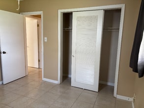 8601 NW 59th St in Tamarac, FL - Building Photo - Building Photo