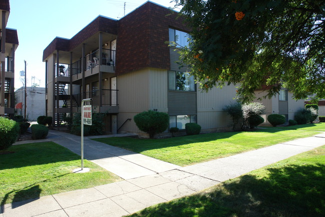 University Area Housing in Spokane, WA - Foto de edificio - Building Photo