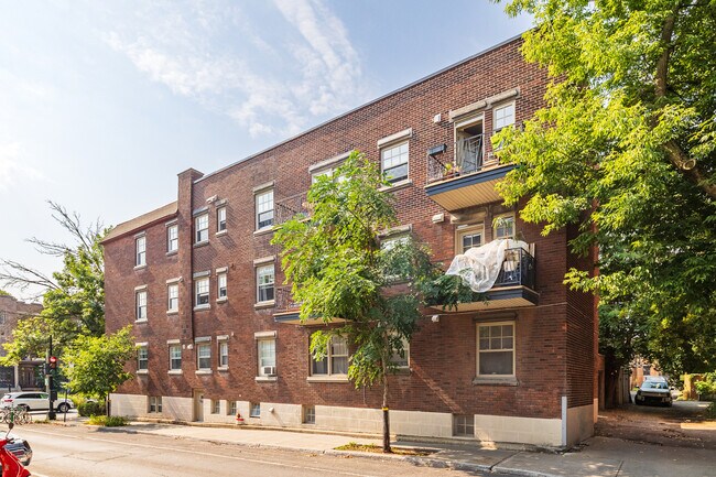 945 Saint-Joseph Boul E in Montréal, QC - Building Photo - Building Photo