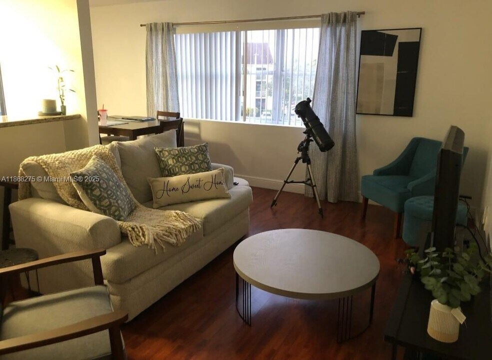 15320 SW 106th Terrace in Miami, FL - Building Photo