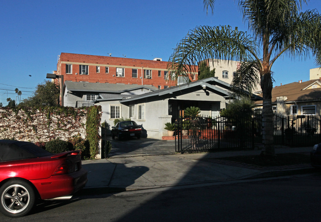 1609 Mariposa Ave in Los Angeles, CA - Building Photo