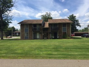 8120 Stadler Ave in Youngstown, OH - Foto de edificio - Building Photo