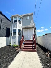 830 Pine St in Oakland, CA - Building Photo - Building Photo